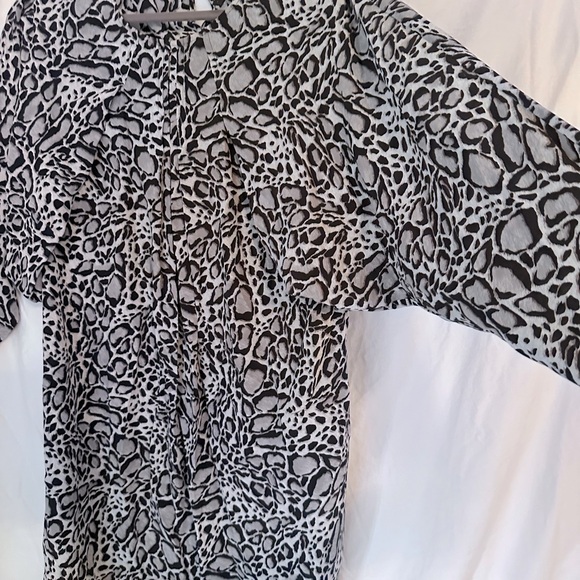 BCBG women’s 100% silk dress, size Large. Roomy for larger chest - Picture 4 of 5